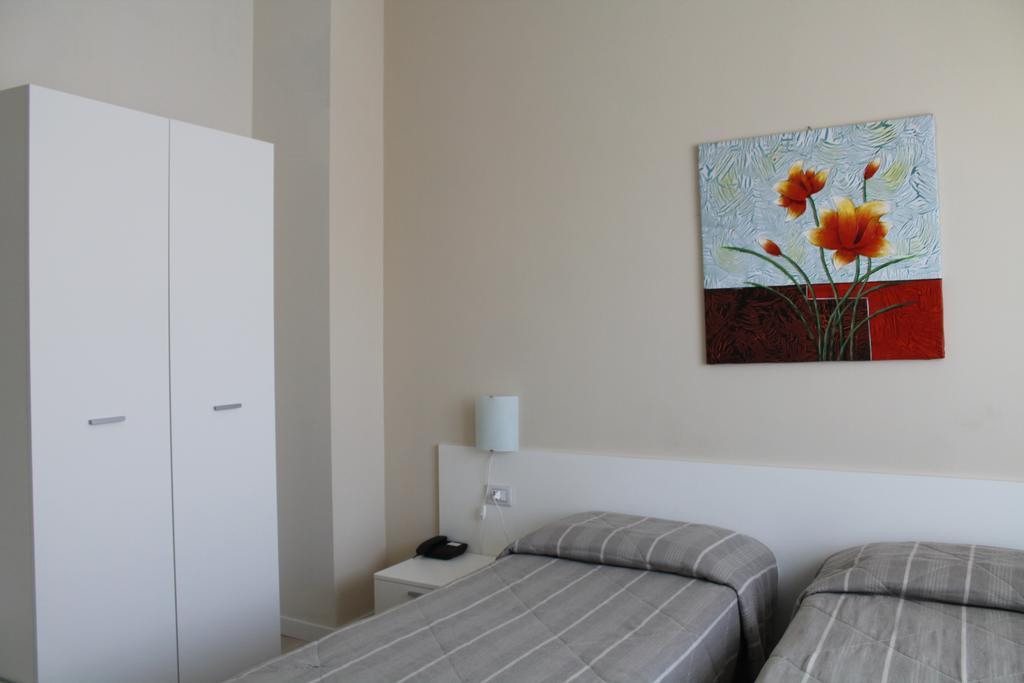 Hotel Cremona Viale Habitación foto