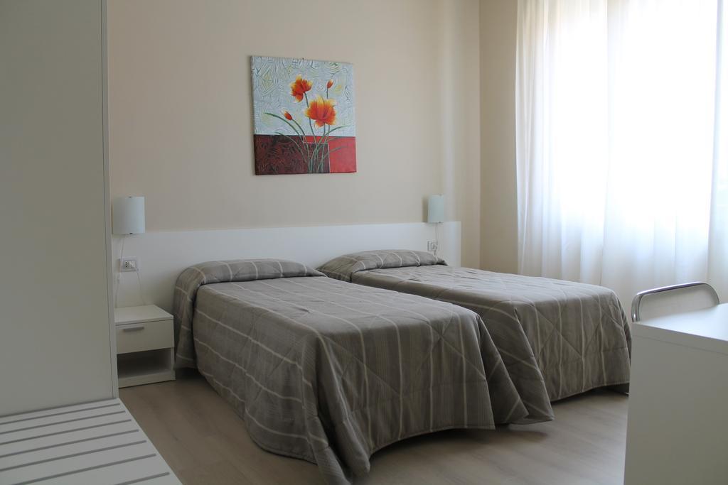 Hotel Cremona Viale Habitación foto