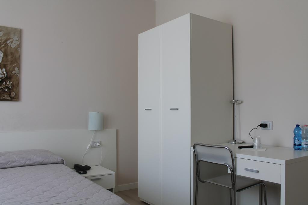 Hotel Cremona Viale Habitación foto